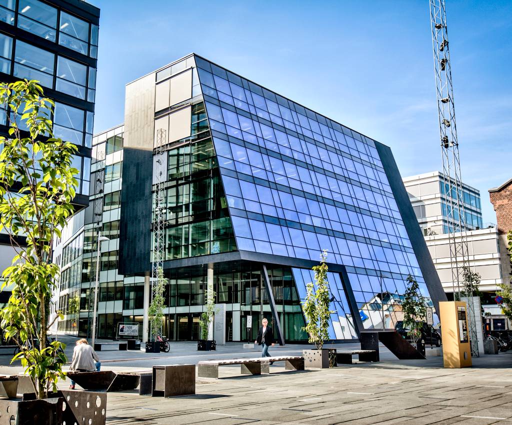 Sopra Steria i Drammen flytter til Papirbredden og Grønland 53 mot slutten av 2026 etter å ha vokst fra null til 80 ansatte på mindre enn fem år. Her vil de disponere nesten 1000 kvadratmeter moderne kontorlokaler.