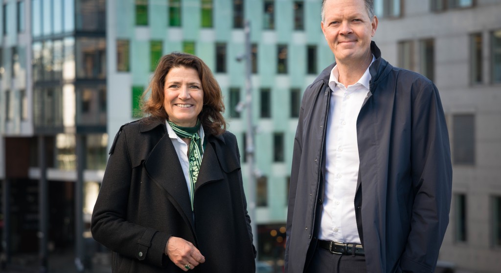 Sonja Horn, administrerende direktør i Entra og Philipp Engedal, administrerende direktør i Coop Norge, er fornøyde med at Coop Norge inngår leieavtale med Entra. I 2028 går flyttelasset når Coop Norge samler hele sitt hovedkontor under samme tak i Schweigaards gate 16 i Oslo sentrum.