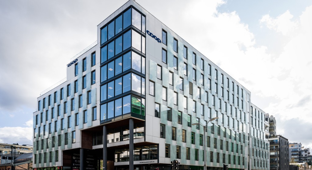 Dette blir Coop Norges fremtidige hovedkontor i Schweigaards gate 16. Kontoreiendommen er på ca. 15.500 kvm, og Coop Norge leier hele eiendommen av Entra. Avtalen har en varighet på 12 år.