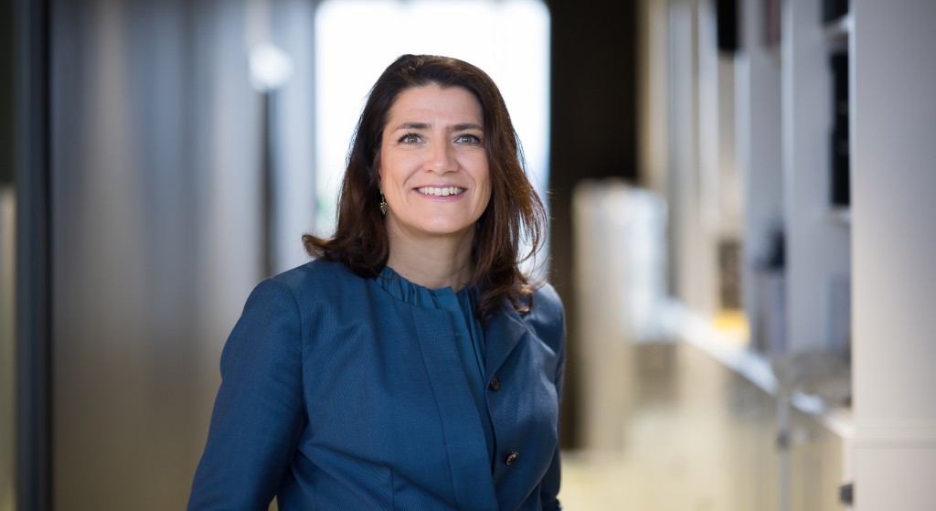 Sonja Horn, administrerende direktør i Entra, er fornøyd med at Entra er det første norske, og det andre eiendomsselskapet i Europa, som har fått sine klimamål verifisert av SBTi etter den nye standarden for eiendomssektoren.