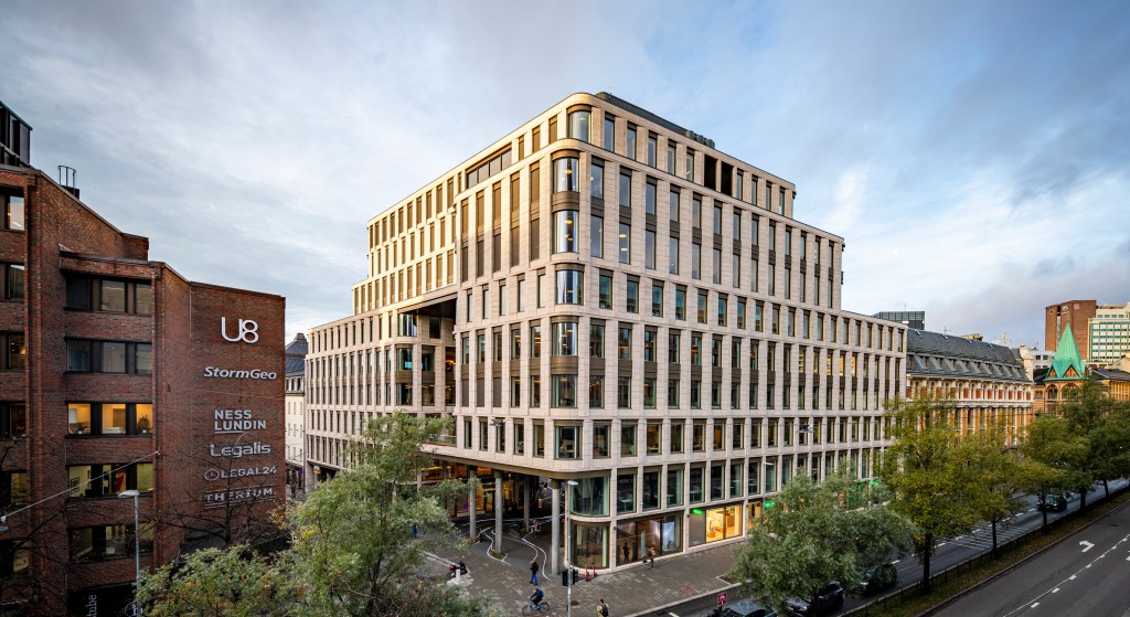 Universitetsgata 1–9 er et moderne kontorbygg som stod ferdig i 2021. Foto: Torleif Kvinnesland