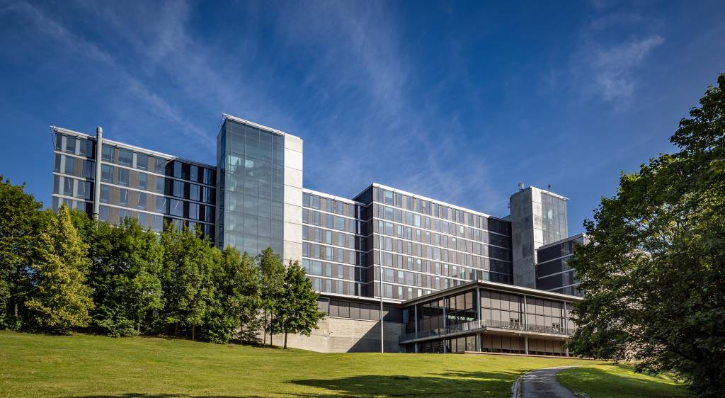 Entra har signert tre nye leievataler på totalt ca. 1900 kvadratmeter i Brynsengfaret 6. Stiftelsen Antidoping Norge, Den Stolte Hane og et ledende internasjonalt selskap vil alle snart melde flytting til Bryn.