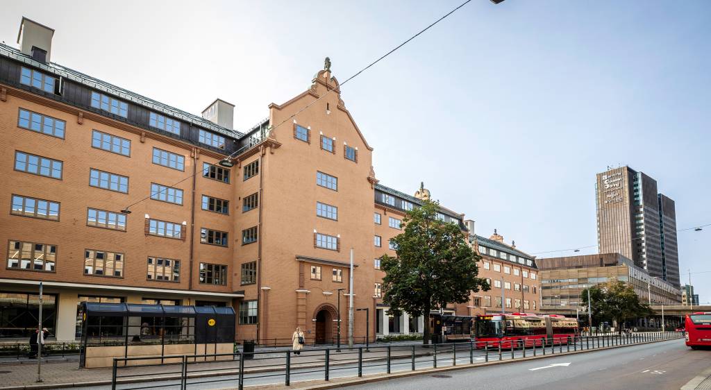 Tollgaarden ble tegnet av arkitekt Henry Bucher og ble oppført i perioden 1919 til 1926. Foto: Magent.no