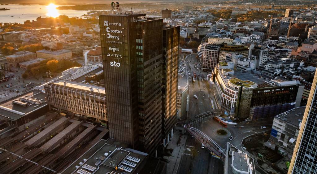 Posthuset ligger rett ved Oslo S med umiddelbar nærhet til byens kollektivtilbud. Foto Knut Neerland Magent.no