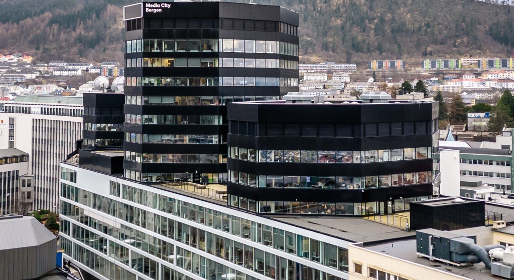 Media City Bergen åpnet i 2017 som den første skandinaviske medieklyngen. BT har vært med siden åpningen av Media City Bergen, og forlenger sin leieavtale. MCB eies i fellesskap av Entra og OPF gjennom selskapet Entra OPF Utvikling AS.