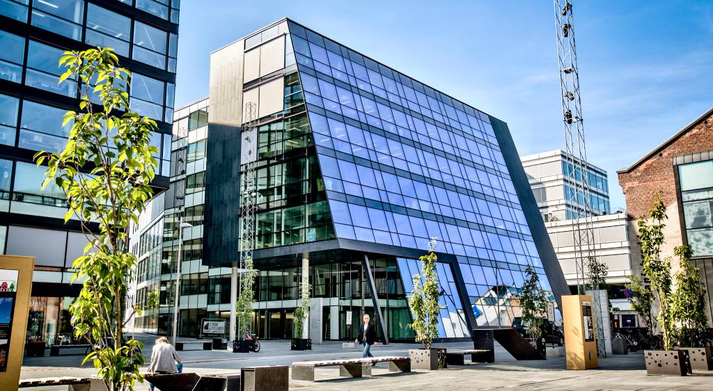 Sopra Steria i Drammen flytter til Papirbredden og Grønland 53 mot slutten av 2026 etter å ha vokst fra null til 80 ansatte på mindre enn fem år. Her vil de disponere nesten 1000 kvadratmeter moderne kontorlokaler.