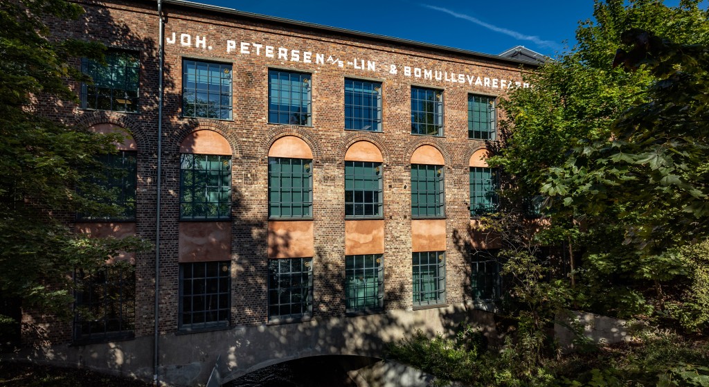 Brynsengfaret 4 er et karaktersterkt kontorbygg på Bryn i Oslo, med historiske industrirøtter og moderne fasiliteter. Foto: Knut Neerland - Magent AS