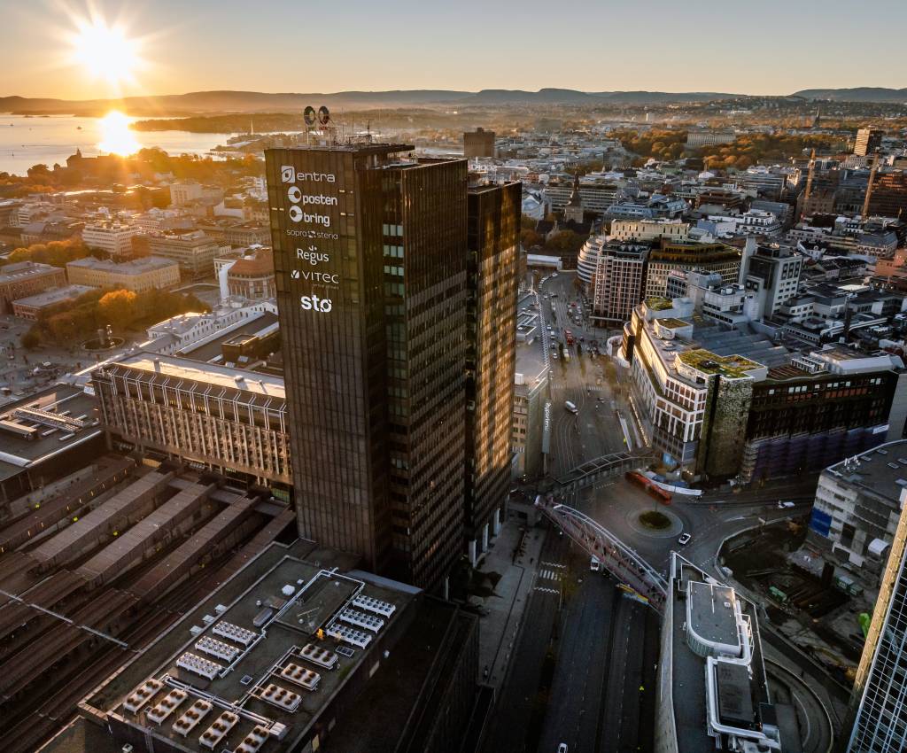 Posthuset ligger rett ved Oslo S med umiddelbar nærhet til byens kollektivtilbud. Foto Knut Neerland Magent.no