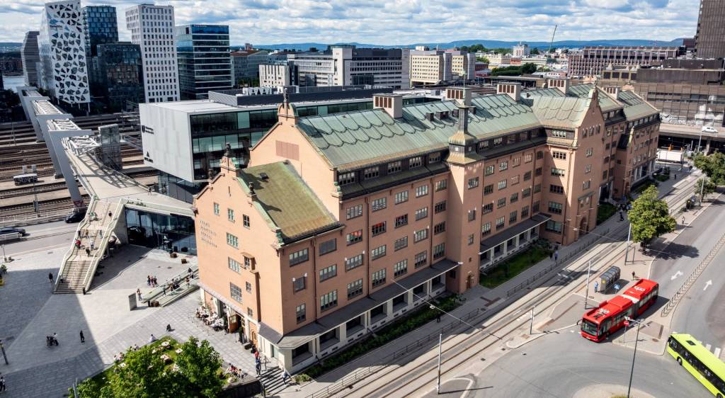 Schweigaards gate 15 ligger sentralt til, tett på Oslo S