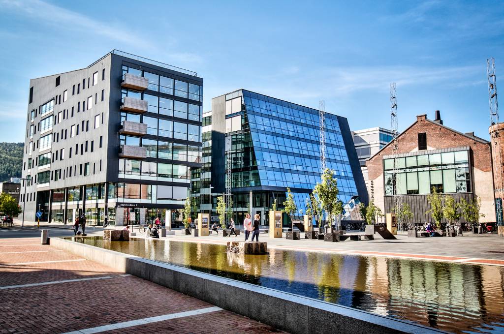 Fasaden på Grønland 51 med utsikt over Union Brygge.