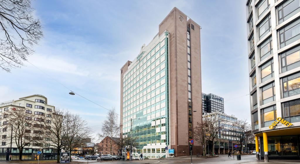 Eiendommen ligger sentralt i Oslo sentrum, tett på slottsparken, OsloMet og med gangavstand til Nationaltheatret stasjon.