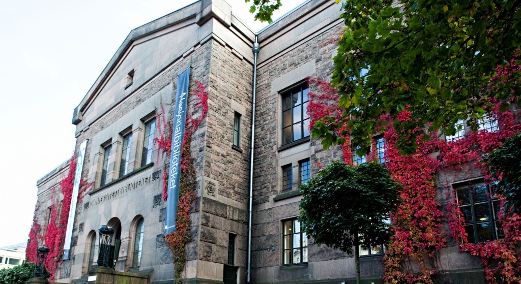 Henrik Ibsens gate 110 fasade med blodlønn