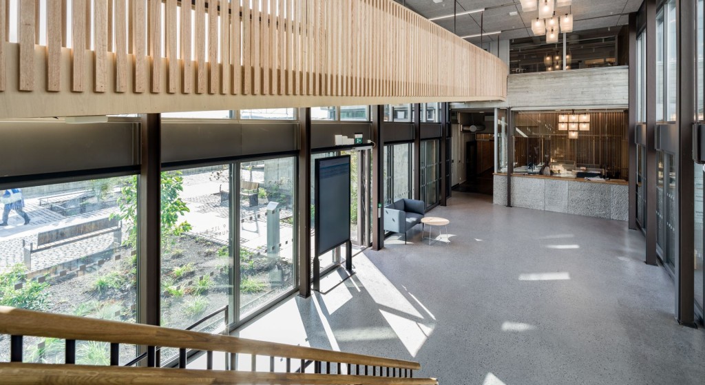 Ved å knytte sammen byggene i Tinghuskvartalet får tingretten moderne domstollokaler som ivaretar behovene i forhold til areal, sikkerhet og logistikk