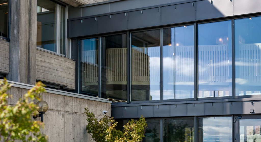 Det har vært domstolvirksomhet i bygget siden det ble oppført i 1971