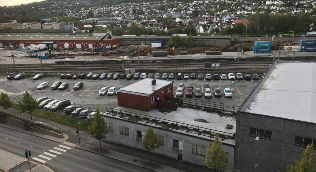 Kreftings gate 33 ligger sentralt i Drammen like ved jernbanen