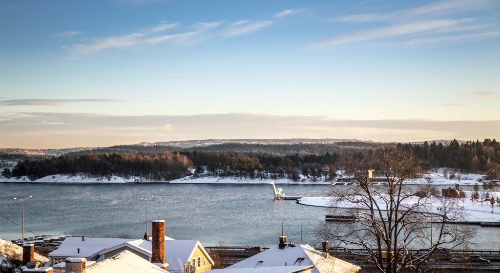 Fra lokalene er det utsikt utover fjorden