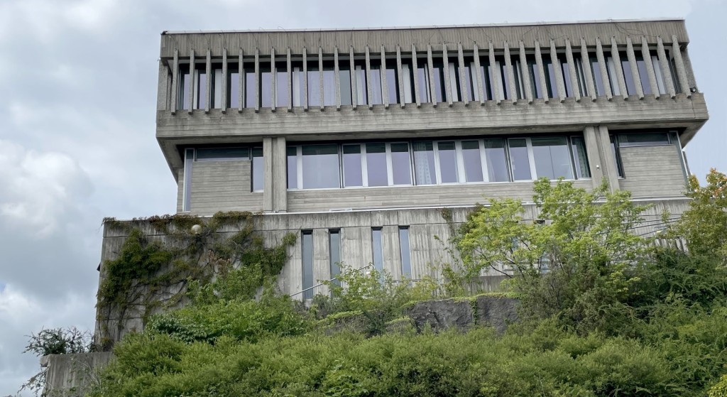 Tinghuset har høy arkitekturhistorisk verdi, og er et representativt eksempel på brutalismens betongarkitektur fra 1970-tallet.