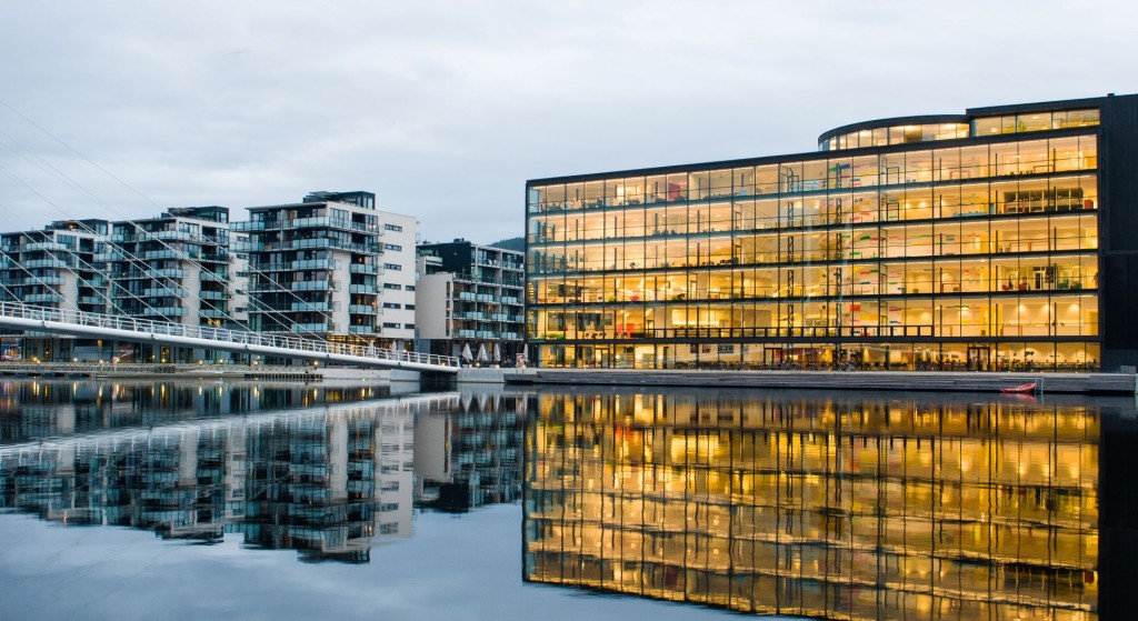 Fasaden på Grønland 58 mot Drammenselva. 